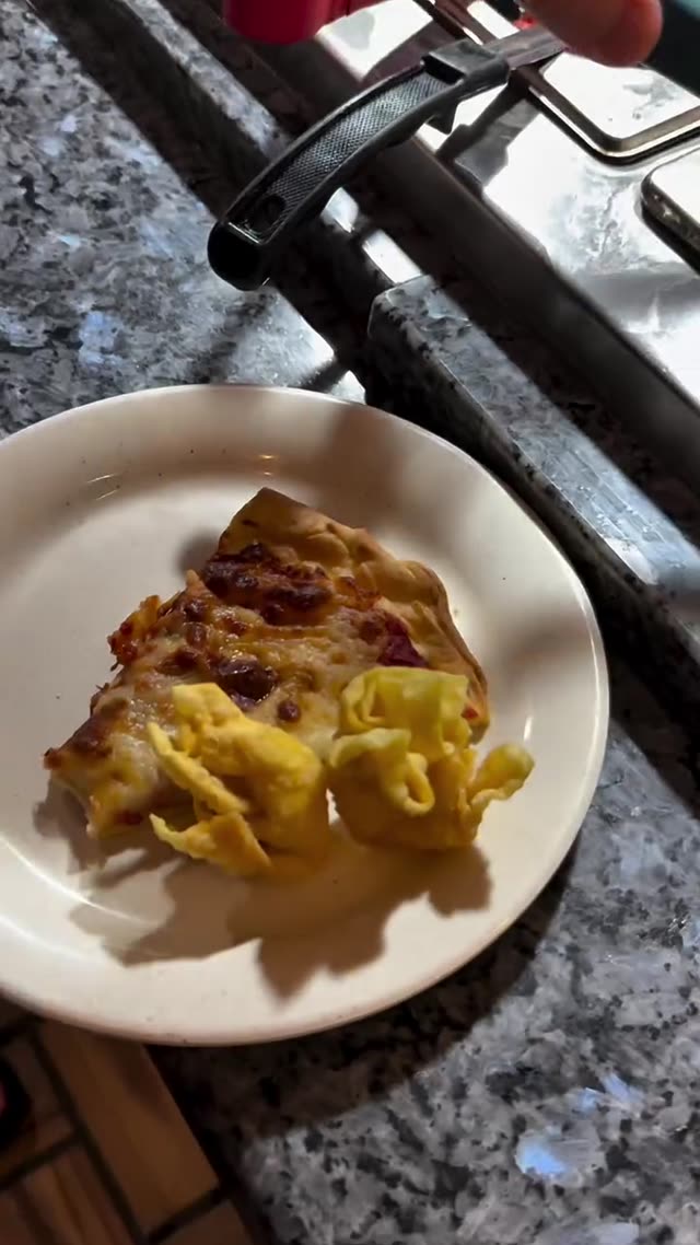 still from Super Seafood Buffet